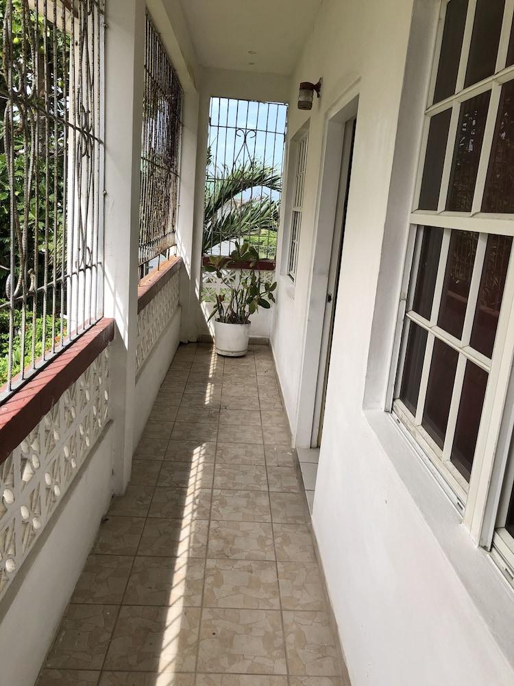 Coningsby Inn Belize City Exterior photo